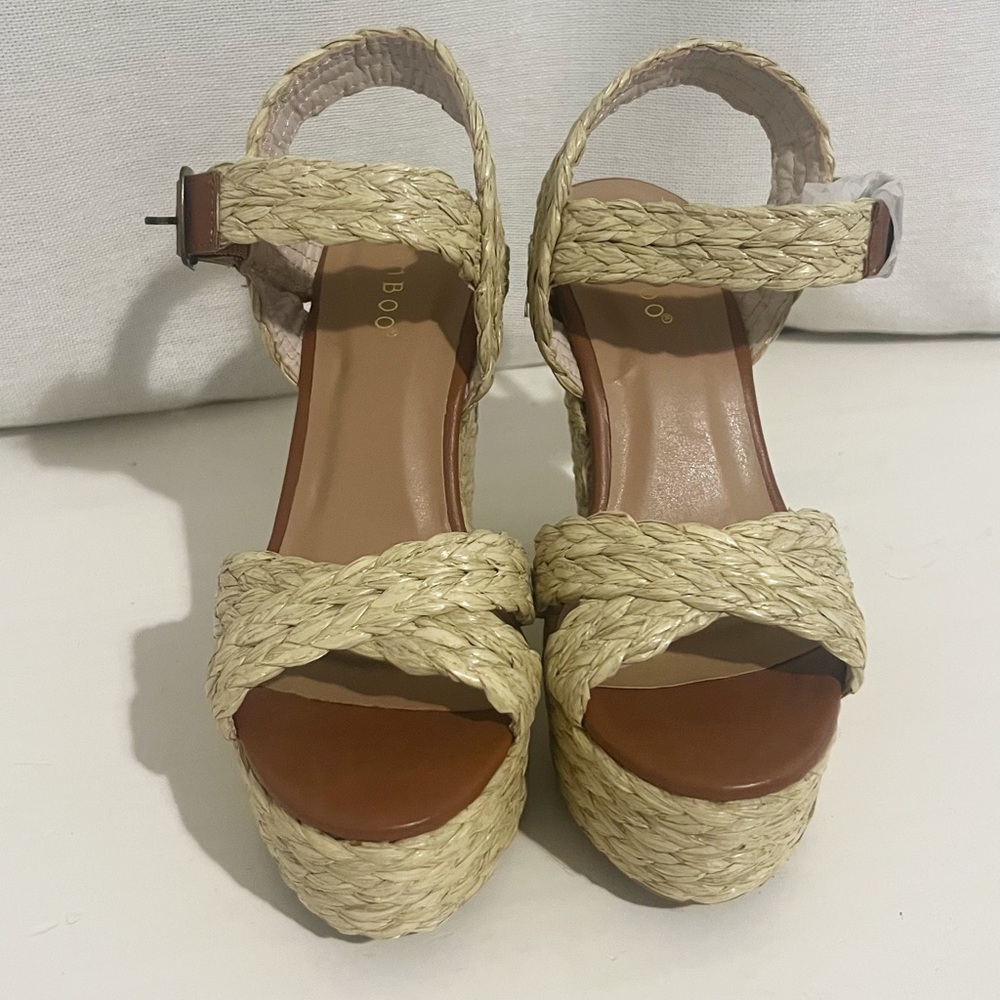 MISS LOLA NEVER WORN WEDGES SIZE 6!!
